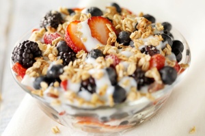greek-yogurt-with-berries